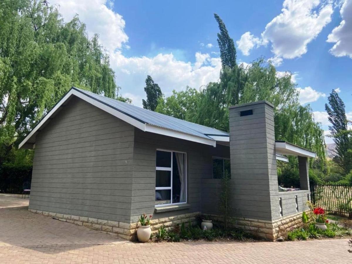 Mont Rouge Hotel Clarens Bagian luar foto
