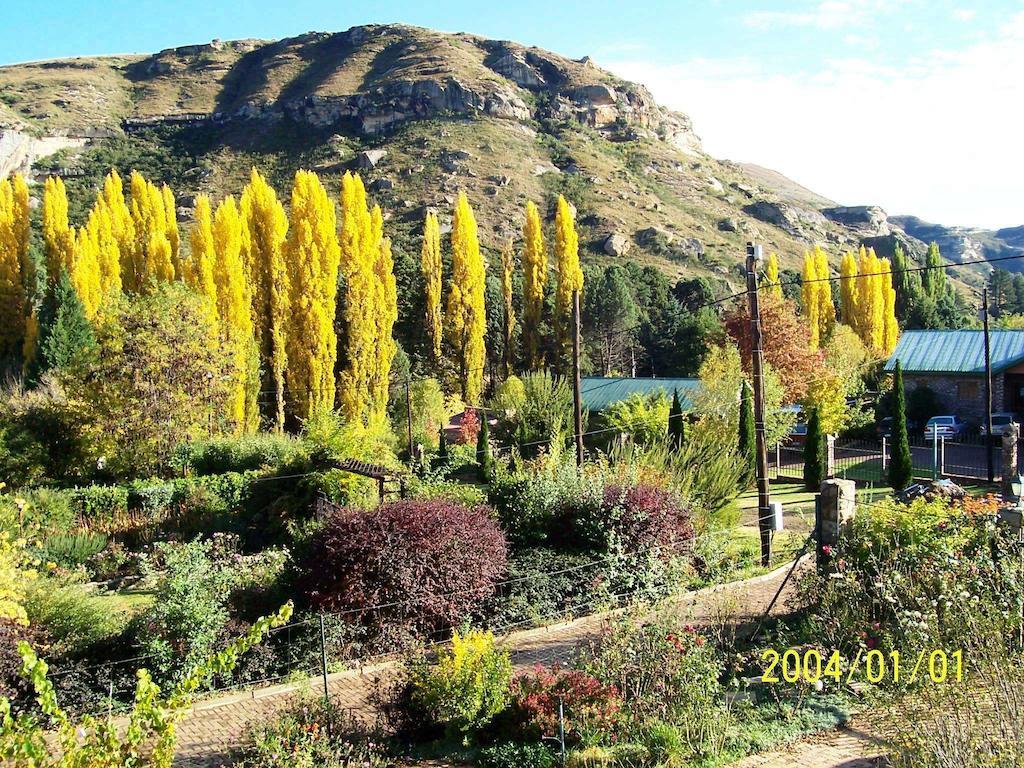 Mont Rouge Hotel Clarens Bagian luar foto