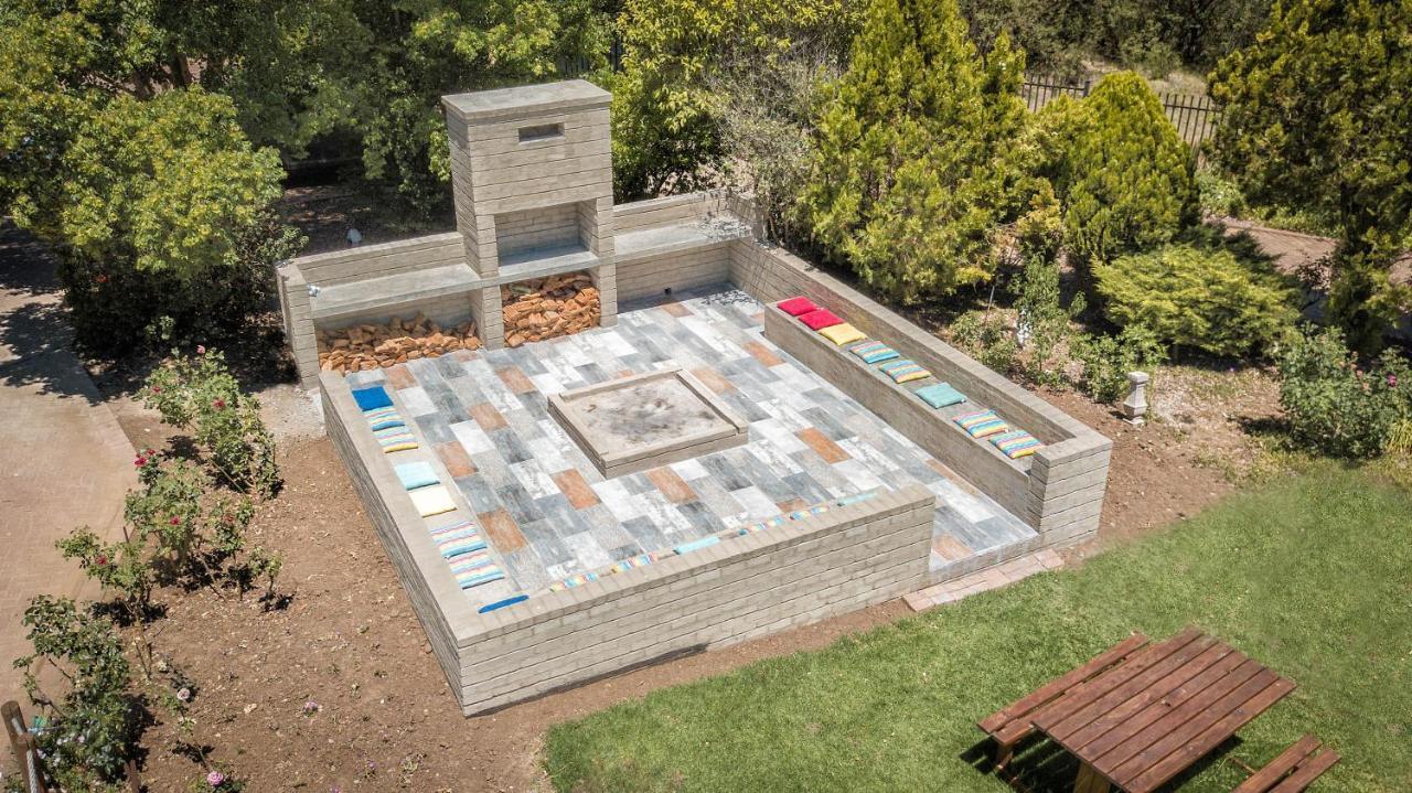 Mont Rouge Hotel Clarens Bagian luar foto