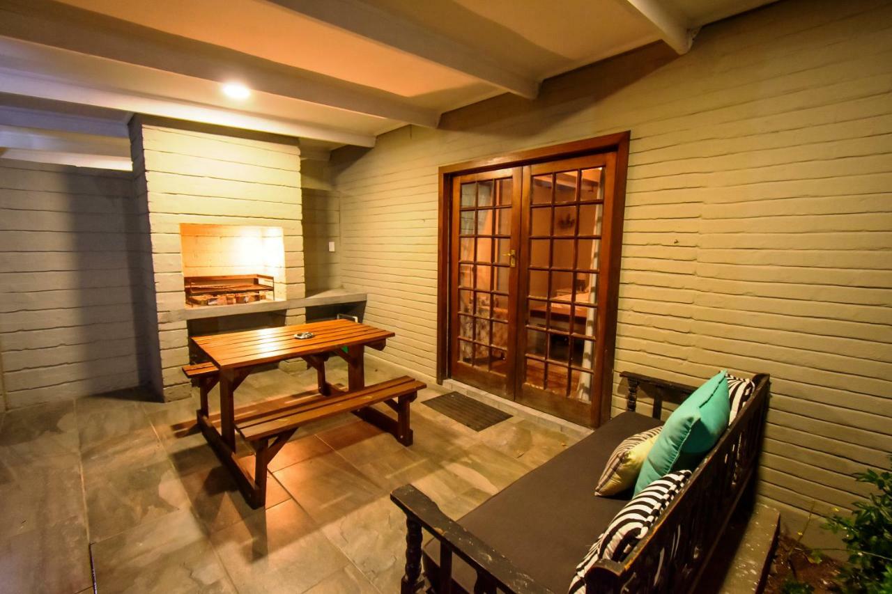 Mont Rouge Hotel Clarens Bagian luar foto
